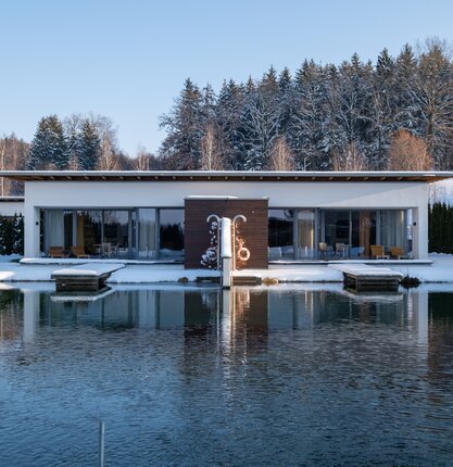 Winteraufnahme der Geinberg5 Private Spa Villa Select | © Spa Resort Geinberg / Chris Perkles