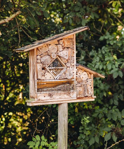 Insektenhotel an der Karibik-Lagune im Spa Resort Geinberg | © Spa Resort Geinberg / Nicky Webb